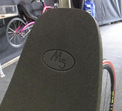 Ibiliet kussen nu met M5 logo