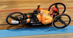 Aanval werelduurrecord handbike door Jetze Plat